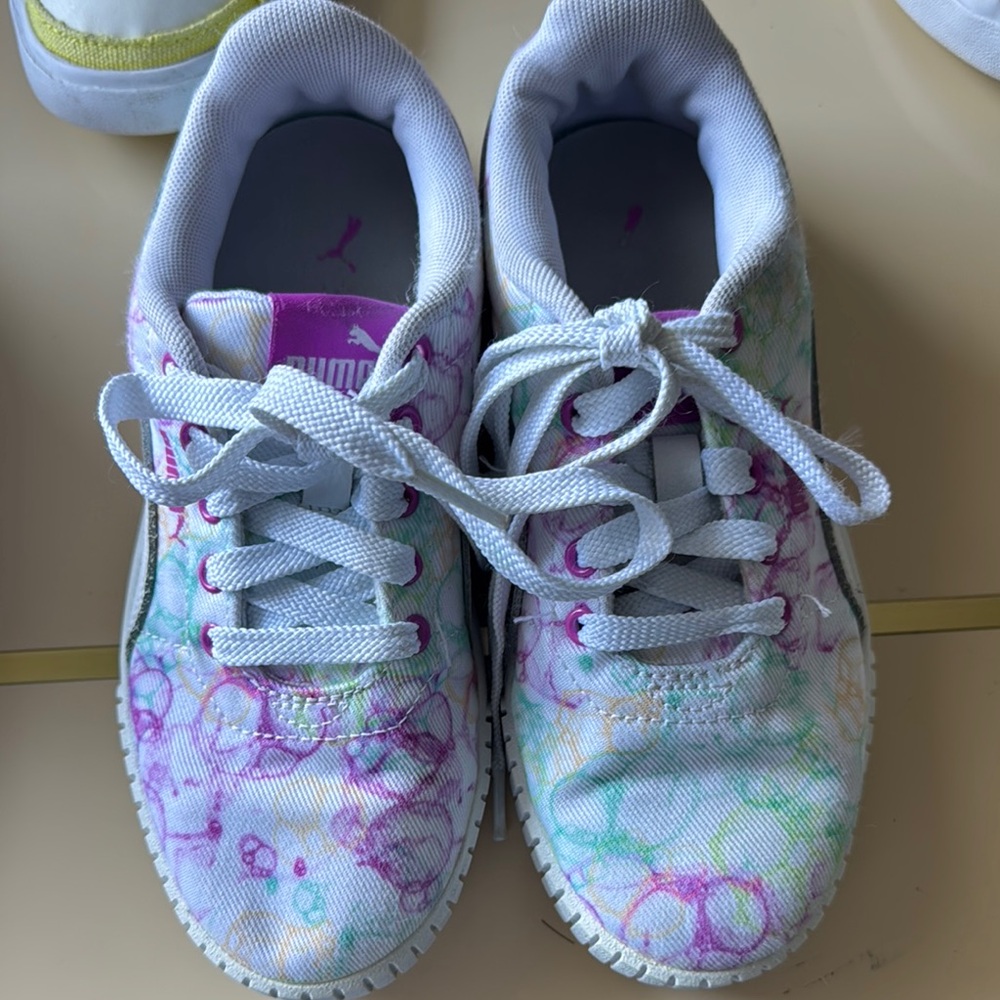 Puma White and Pink Sneakers with Artistic Design